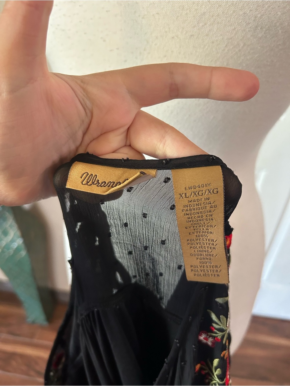 Wrangler Black maxi dress with floral embroidery details - Picture 6 of 6